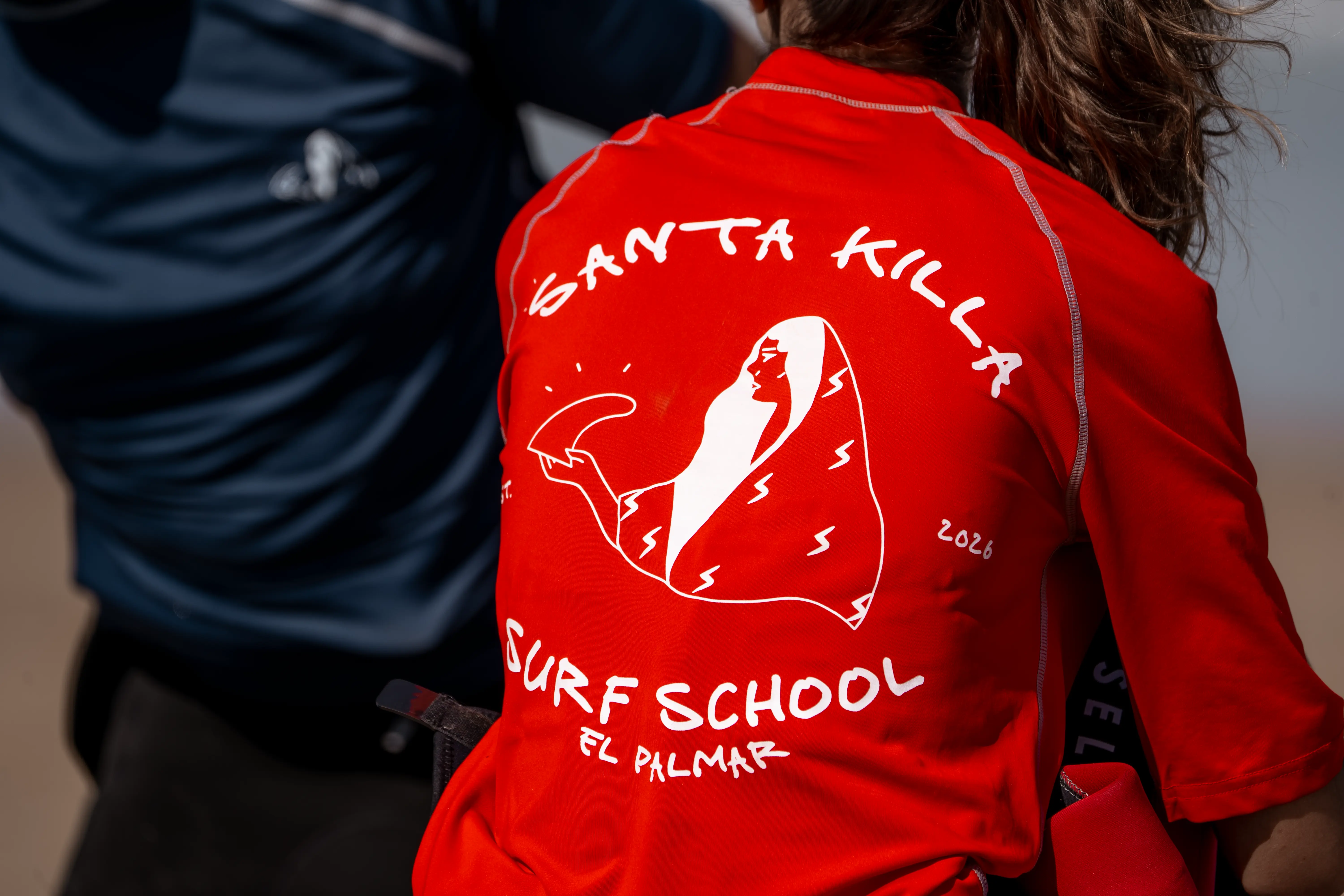 Sesión de surf de Santa Killa en El Palmar